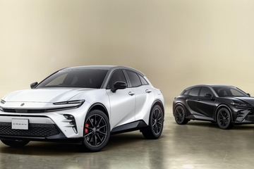（左）：特別仕様車 SPORT RS “THE 70th” （ベース車両はSPORT RS）