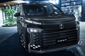 【モデル入り素材】S-Z（ハイブリッド・2WD・7人乗り）