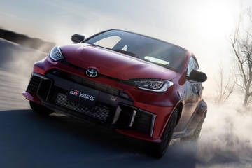 RZ“High performance”（6MT・4WD）