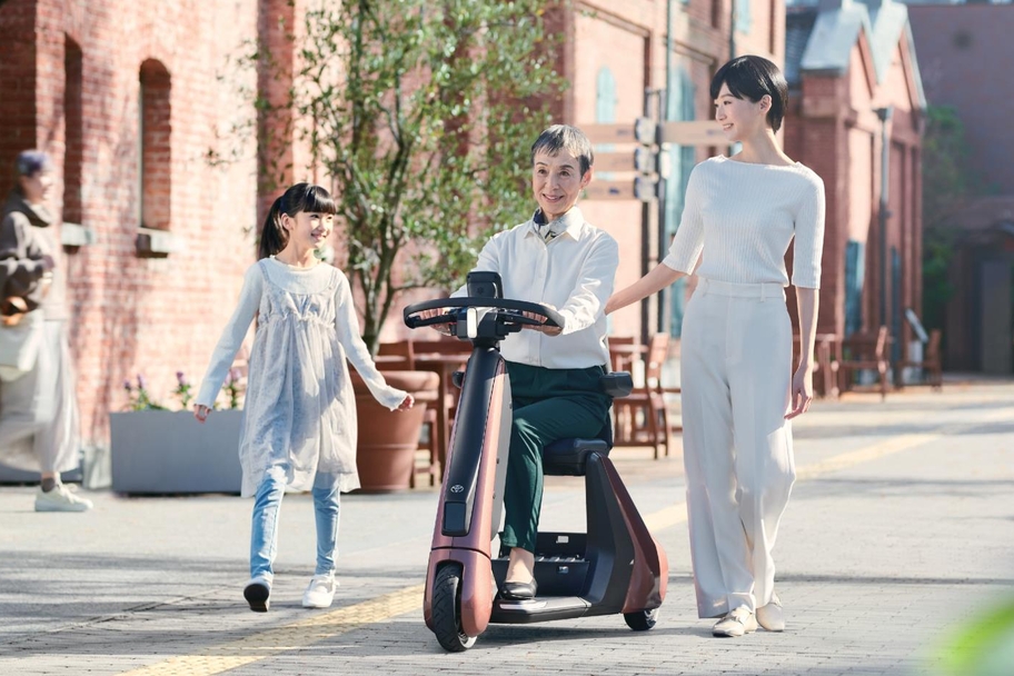 【モデル入り素材】C+walk S “Safety support”