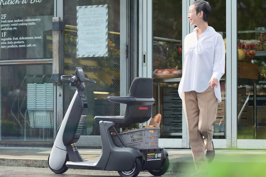 【モデル入り素材】C+walk S “Safety support”